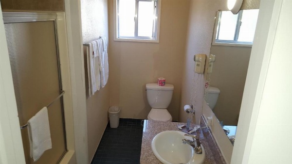 Reedley Inn image 15