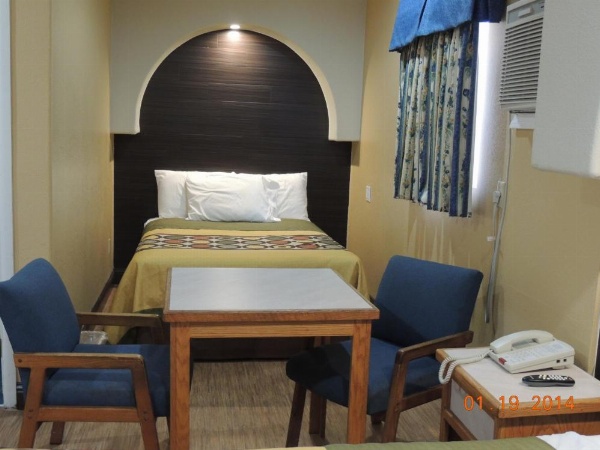 Reedley Inn image 20