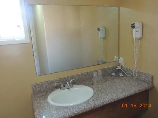 Reedley Inn 10