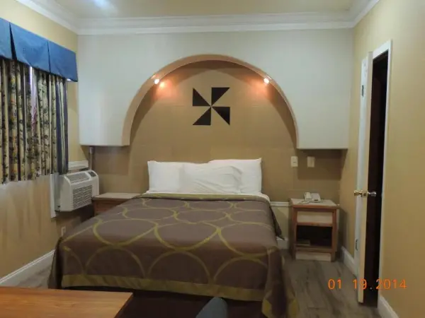 Reedley Inn 8