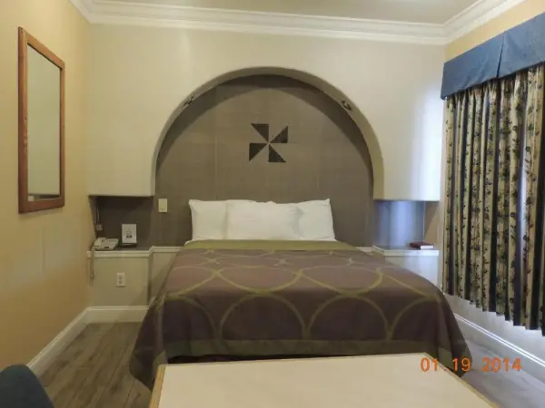 Reedley Inn 9